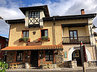 La Casona De Entralgo inside