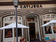 Adelitas food