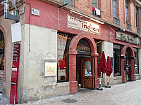 Indien Montauban outside
