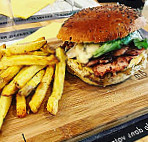 Gaudina Burgers food