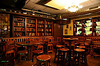 Peggy O'Neill's Irish Bar inside