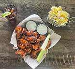 Wingers Alehouse food