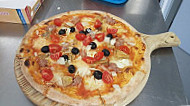 Eraora Pizzeria food