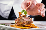 Salon 15 food