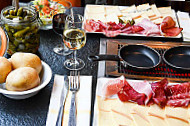 Les Fondus de la Raclette food