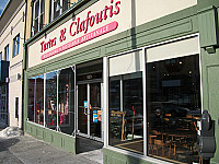 Tartes et clafoutis outside