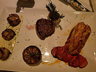 Larsen's Steakhouse food