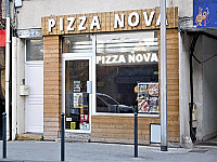 Pizza Nova outside