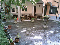 Hostaria Il Cortile inside