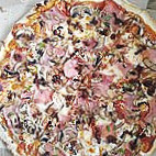 Zeferinos Pizza food