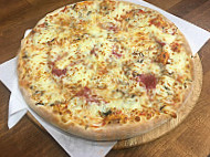 Pizza De Lux food