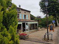 Au Relais Des Falaises food