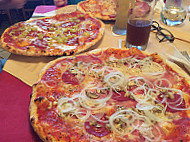 Capri Ristorante - Holzofenpizzeria food