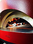 Cucuron Pizza inside