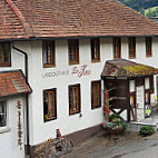 Landgasthaus zum Kreuz outside