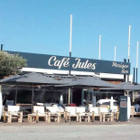Café Jules outside