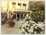 Le Cafe Gourmand outside