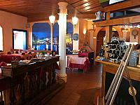 Ristorante Pizzaria La Gondola inside