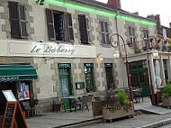 Le Boberry outside