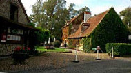 Du Moulin De Chameron outside