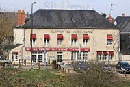 Auberge Du Pont Canal outside