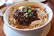 Long's Noodle House food