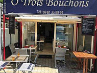 O Trois Bouchons inside