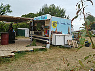 la cabane a frite de Lunel outside