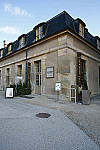 Le Carre Des Invalides outside