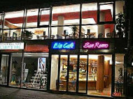 Della Corte outside