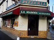 La Mamma outside