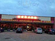 Etoile d'Asie outside