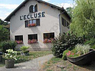 L'ecluse outside