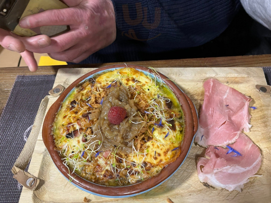 restaurant image