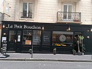 Le Petit Bouchon inside