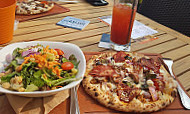 Famoso Neapolitan Pizzeria food