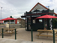 Le Kiosque à Pizzas Saint Marcel 71 inside