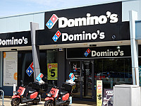 Domino's outside