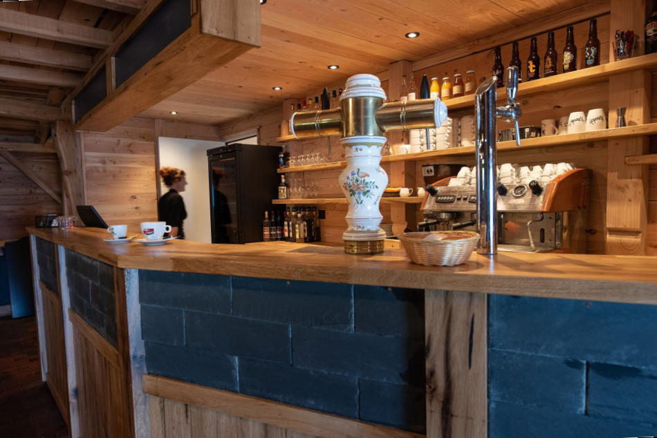 restaurant image