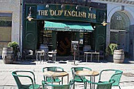 The Old English Pub inside