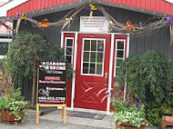 Cabane a Sucre outside