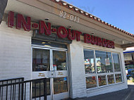 In-n-out Burger outside