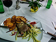 R3 Restaurante food