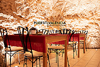 Taberna Mesón Puerta De Valencia inside