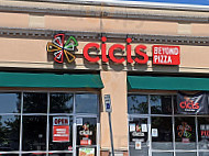 Cicis Pizza outside