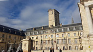 Au Jardin Des Halles food