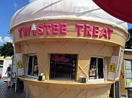 Twistee Treat outside