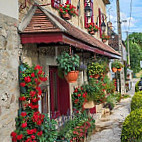 Auberge des Chenêts outside