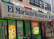 El Mariachi outside