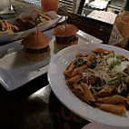 Tuckers Tavern food